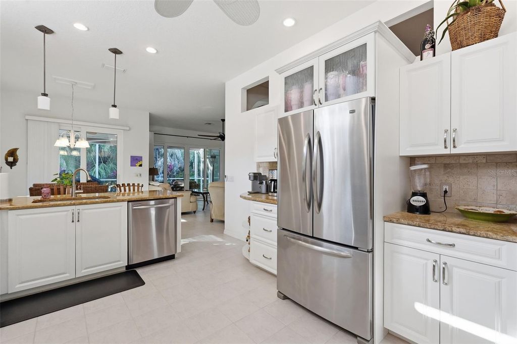 Image 26 of property listing at 5127 HANGING MOSS LANE, Sarasota, FL 34238