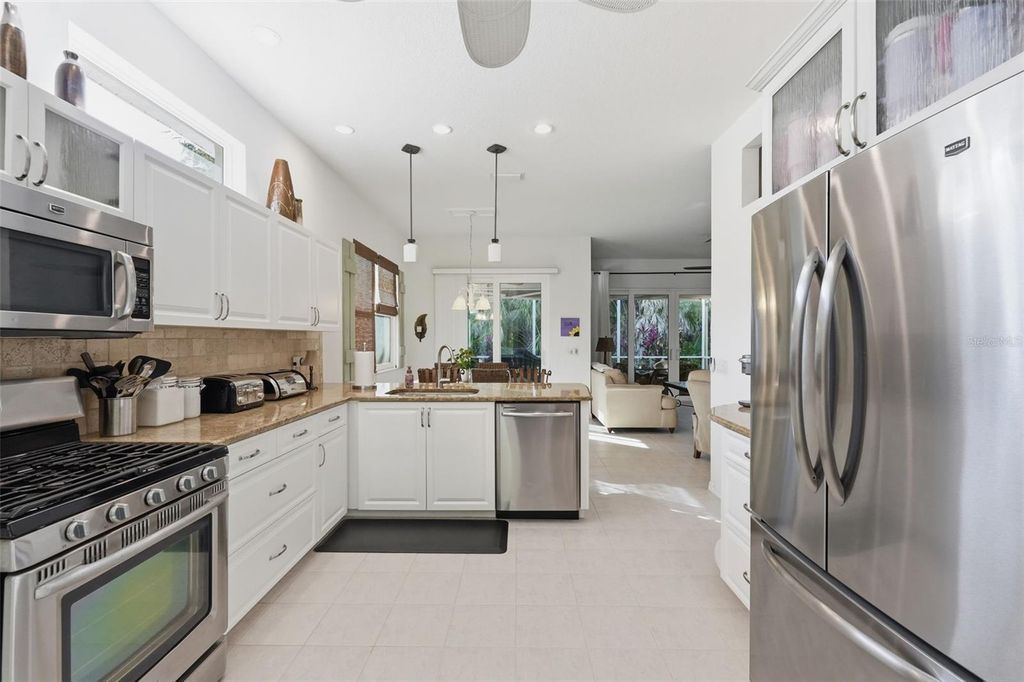 Image 27 of property listing at 5127 HANGING MOSS LANE, Sarasota, FL 34238