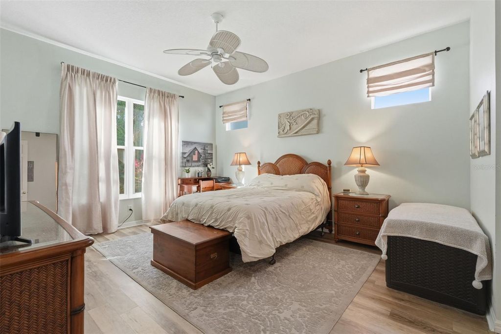 Image 28 of property listing at 5127 HANGING MOSS LANE, Sarasota, FL 34238