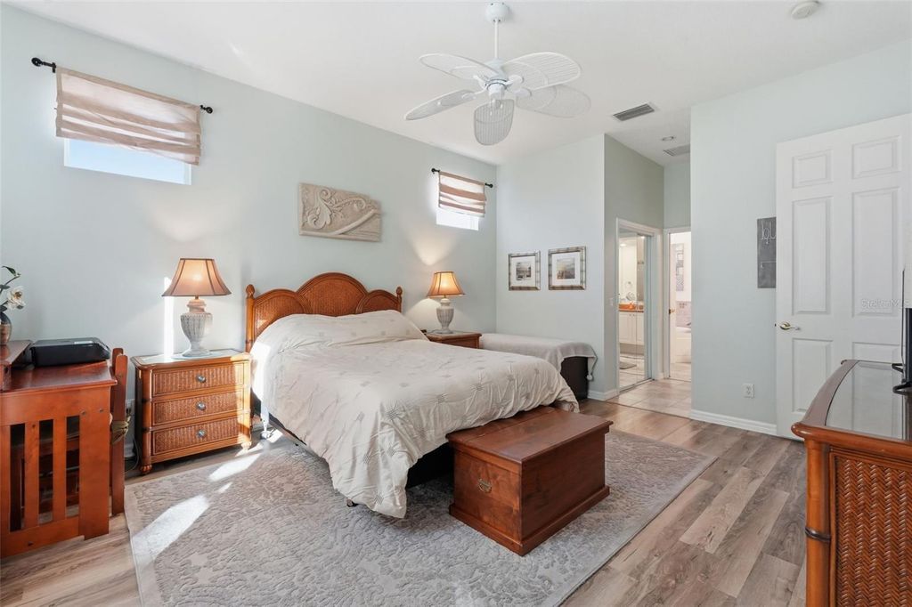 Image 30 of property listing at 5127 HANGING MOSS LANE, Sarasota, FL 34238