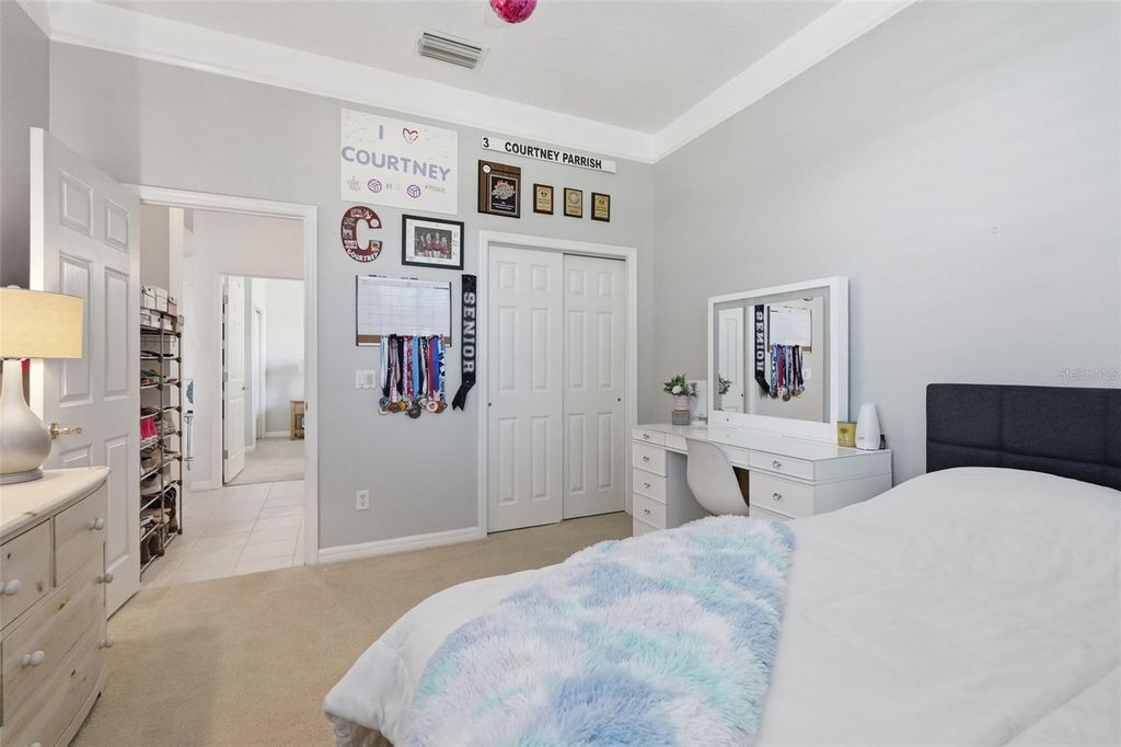 Image 37 of property listing at 5127 HANGING MOSS LANE, Sarasota, FL 34238