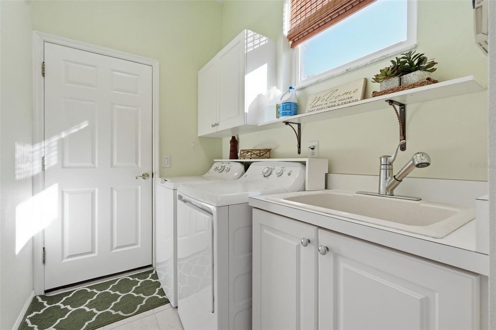 Image 46 of property listing at 5127 HANGING MOSS LANE, Sarasota, FL 34238