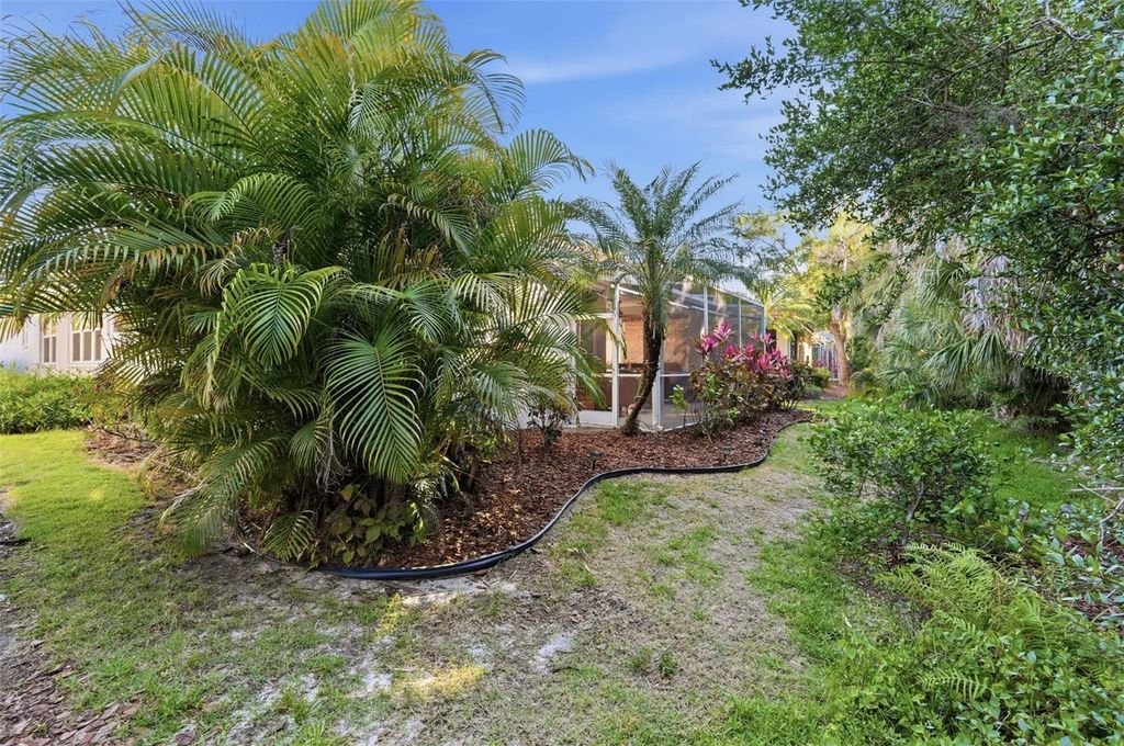Image 50 of property listing at 5127 HANGING MOSS LANE, Sarasota, FL 34238