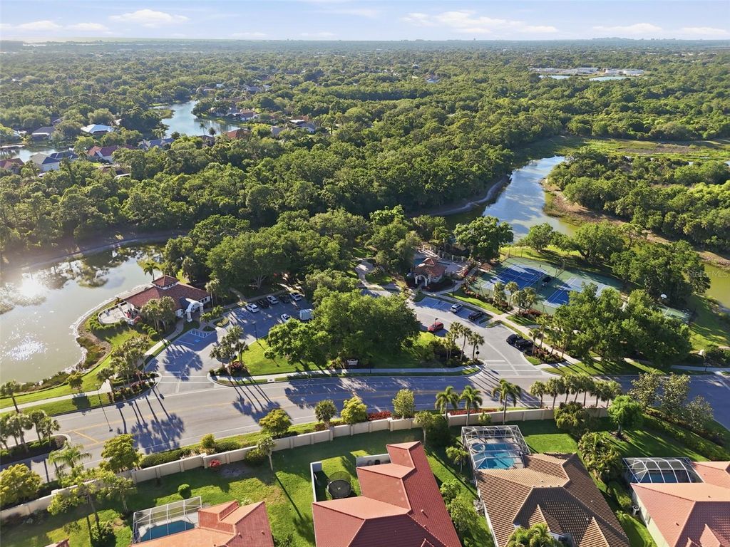 Image 58 of property listing at 5127 HANGING MOSS LANE, Sarasota, FL 34238