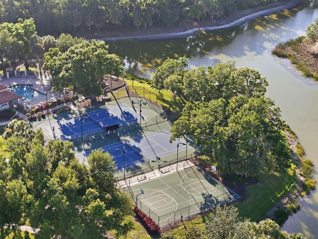 Image 59 of property listing at 5127 HANGING MOSS LANE, Sarasota, FL 34238