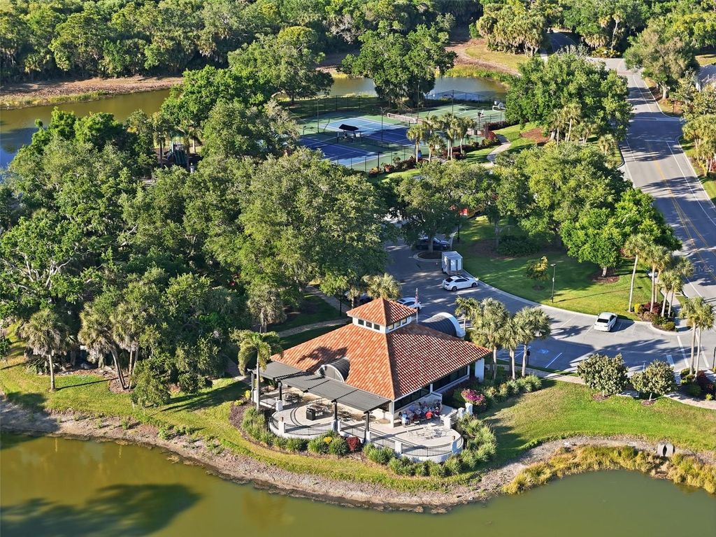 Image 64 of property listing at 5127 HANGING MOSS LANE, Sarasota, FL 34238