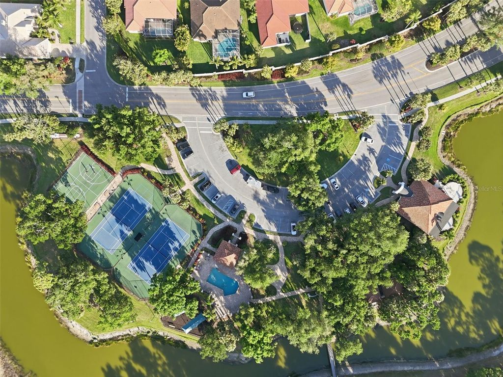 Image 65 of property listing at 5127 HANGING MOSS LANE, Sarasota, FL 34238