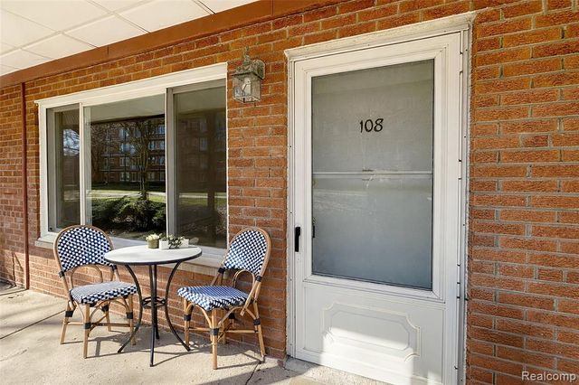 2925 W 13 Mile Road 108, Royal Oak, MI 48073