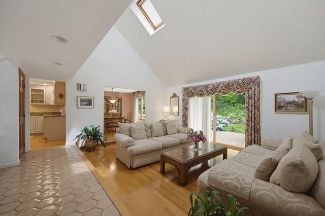 14 Shoreline Dr, Foxboro, MA 02035