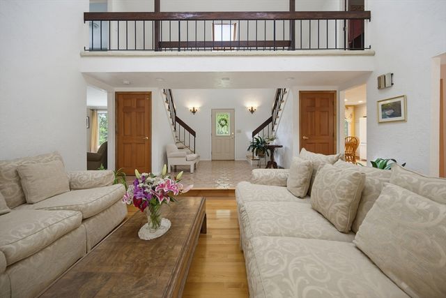 14 Shoreline Dr, Foxboro, MA 02035