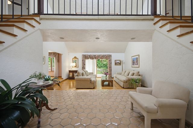 14 Shoreline Dr, Foxboro, MA 02035