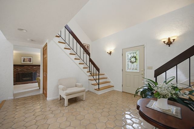 14 Shoreline Dr, Foxboro, MA 02035