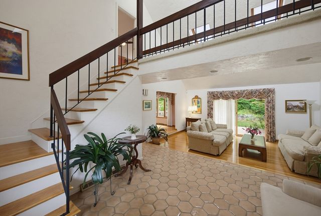 14 Shoreline Dr, Foxboro, MA 02035