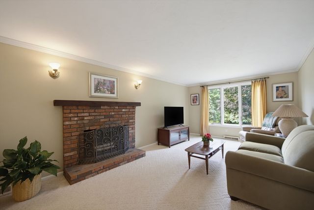 14 Shoreline Dr, Foxboro, MA 02035