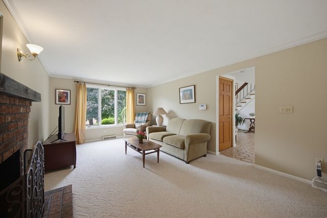 14 Shoreline Dr, Foxboro, MA 02035