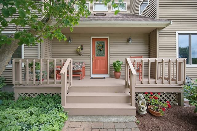 14 Shoreline Dr, Foxboro, MA 02035