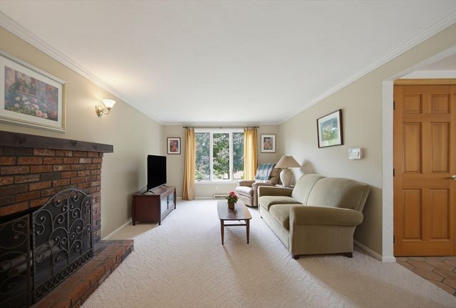 14 Shoreline Dr, Foxboro, MA 02035