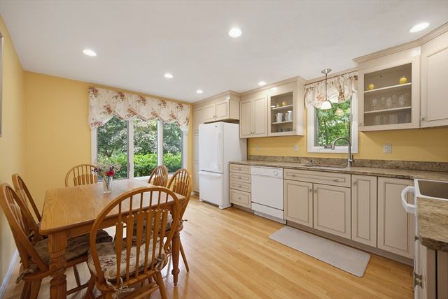 14 Shoreline Dr, Foxboro, MA 02035