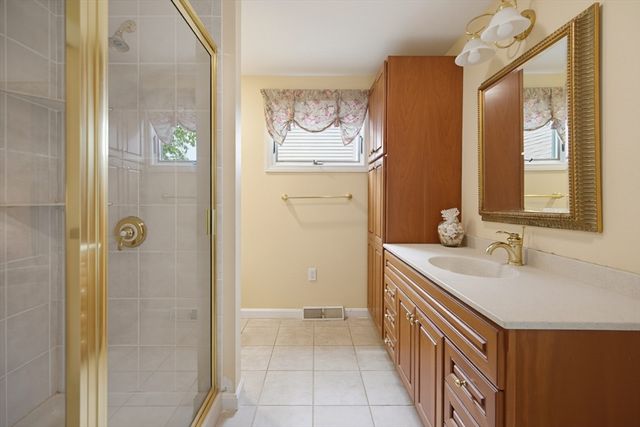14 Shoreline Dr, Foxboro, MA 02035