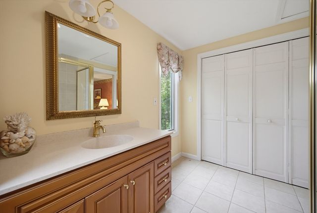 14 Shoreline Dr, Foxboro, MA 02035