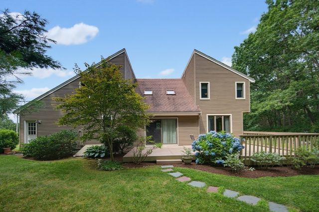 14 Shoreline Dr, Foxboro, MA 02035