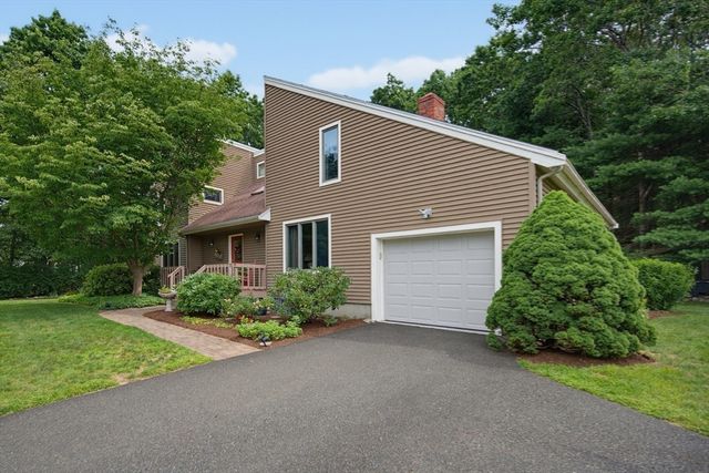 14 Shoreline Dr, Foxboro, MA 02035