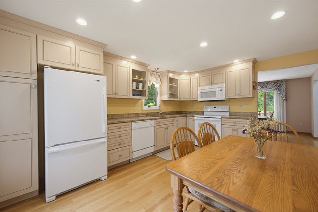 14 Shoreline Dr, Foxboro, MA 02035