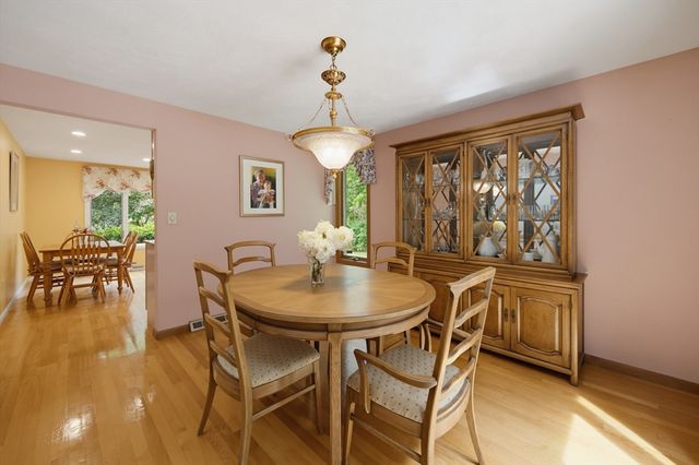 14 Shoreline Dr, Foxboro, MA 02035
