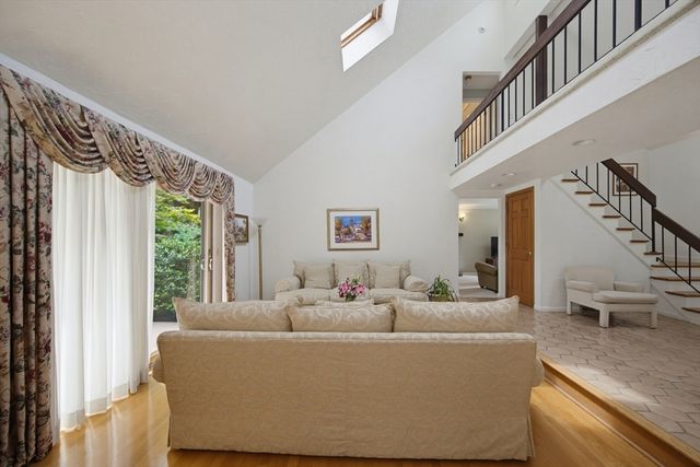 14 Shoreline Dr, Foxboro, MA 02035