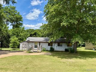 13332 E Sunrise Lake Drive, De Soto, MO 63020