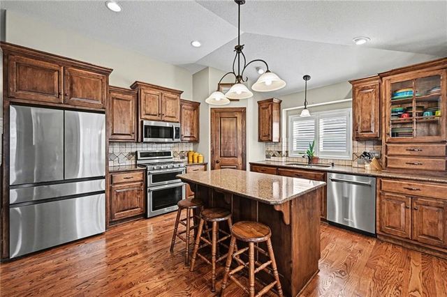 17702 Greyhawke Ridge, Smithville, MO 64089