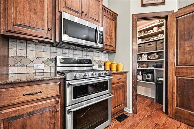 17702 Greyhawke Ridge, Smithville, MO 64089