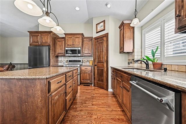 17702 Greyhawke Ridge, Smithville, MO 64089