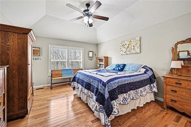 17702 Greyhawke Ridge, Smithville, MO 64089