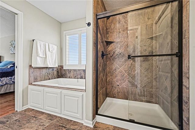 17702 Greyhawke Ridge, Smithville, MO 64089