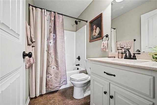 17702 Greyhawke Ridge, Smithville, MO 64089