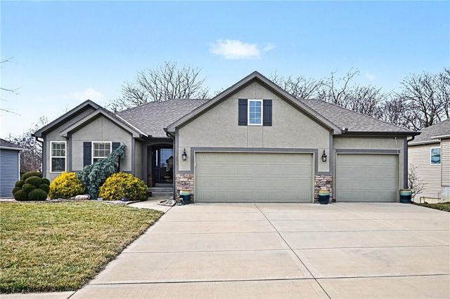 17702 Greyhawke Ridge, Smithville, MO 64089