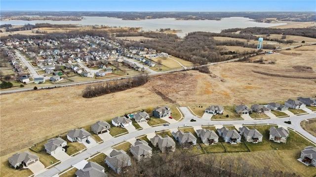 17702 Greyhawke Ridge, Smithville, MO 64089