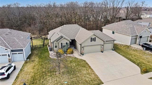 17702 Greyhawke Ridge, Smithville, MO 64089