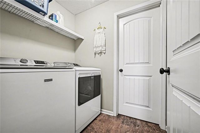 17702 Greyhawke Ridge, Smithville, MO 64089