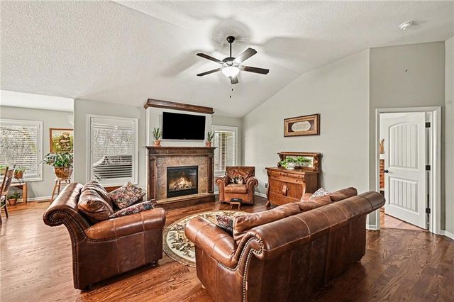 17702 Greyhawke Ridge, Smithville, MO 64089