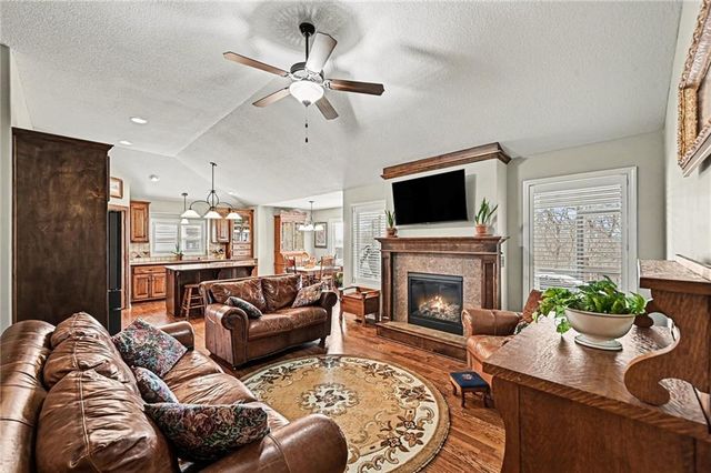 17702 Greyhawke Ridge, Smithville, MO 64089