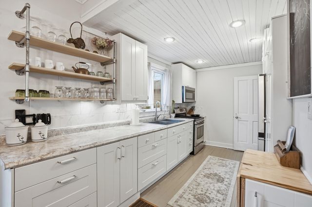 123 Elmwood Place, Crown Point, IN 46307