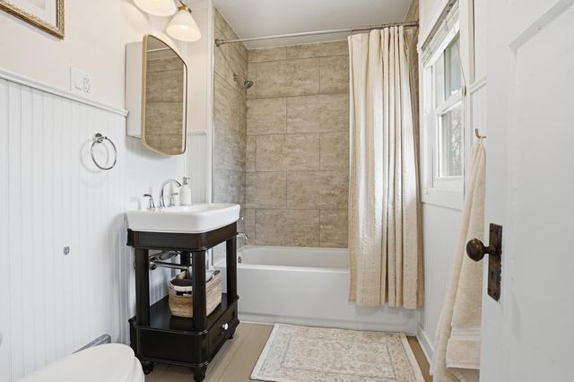 123 Elmwood Place, Crown Point, IN 46307