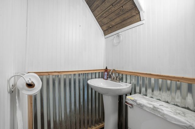 123 Elmwood Place, Crown Point, IN 46307