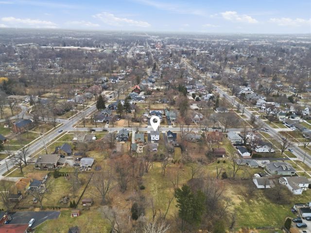 123 Elmwood Place, Crown Point, IN 46307