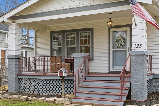 123 Elmwood Place, Crown Point, IN 46307