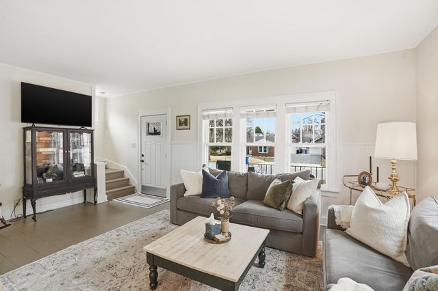 123 Elmwood Place, Crown Point, IN 46307