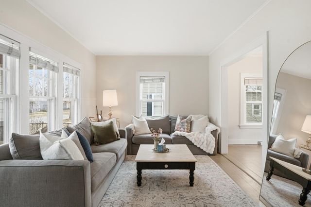 123 Elmwood Place, Crown Point, IN 46307