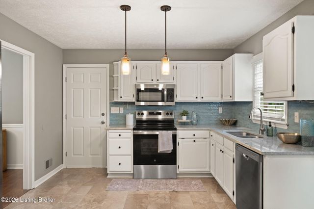 2601 Stony Brook Dr, Louisville, KY 40220